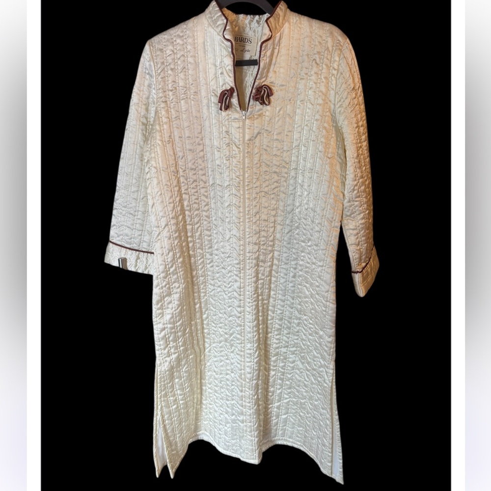 Vintage Bard’s Canada by Lydia quilted bed tunic